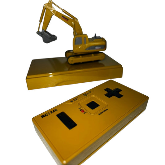 Mini excavadora 1/64 a control remoto.